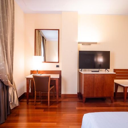 Hotel Airone - Ombrellone Incluso Al Bagno Dolce Vita A Marina Dal 1 Giugno Al 15 Settembre グロッセート エクステリア 写真