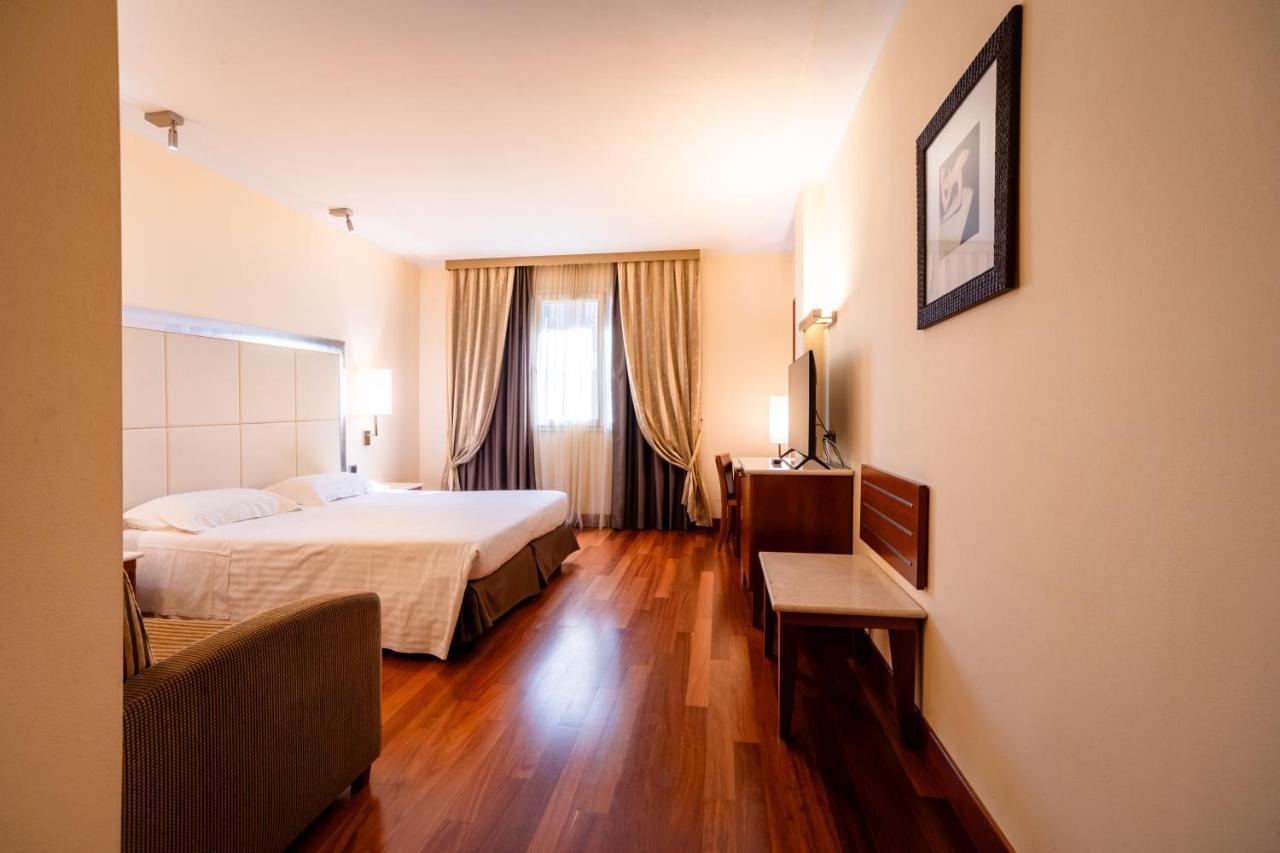 Hotel Airone - Ombrellone Incluso Al Bagno Dolce Vita A Marina Dal 1 Giugno Al 15 Settembre グロッセート エクステリア 写真