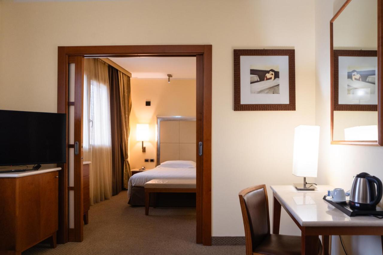 Hotel Airone - Ombrellone Incluso Al Bagno Dolce Vita A Marina Dal 1 Giugno Al 15 Settembre グロッセート エクステリア 写真