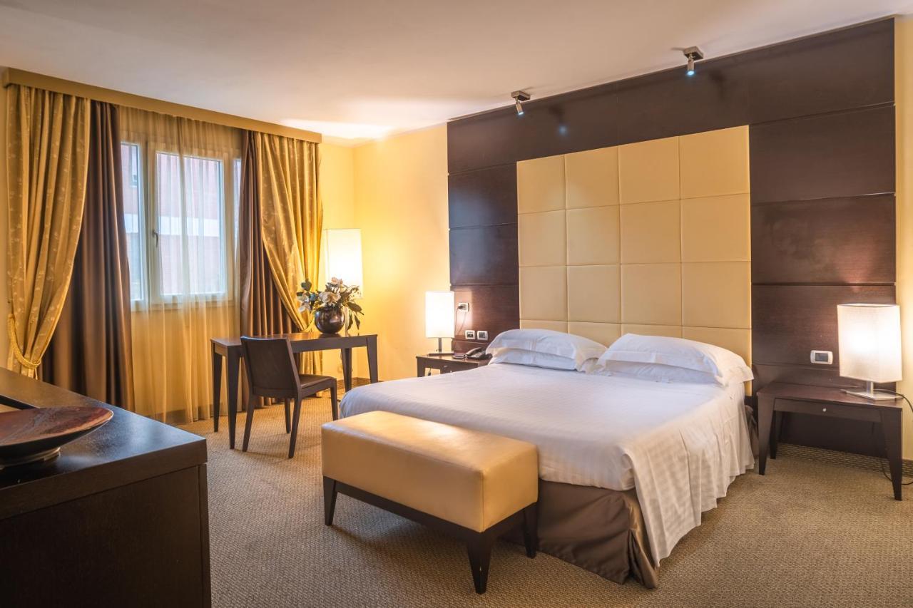 Hotel Airone - Ombrellone Incluso Al Bagno Dolce Vita A Marina Dal 1 Giugno Al 15 Settembre グロッセート エクステリア 写真