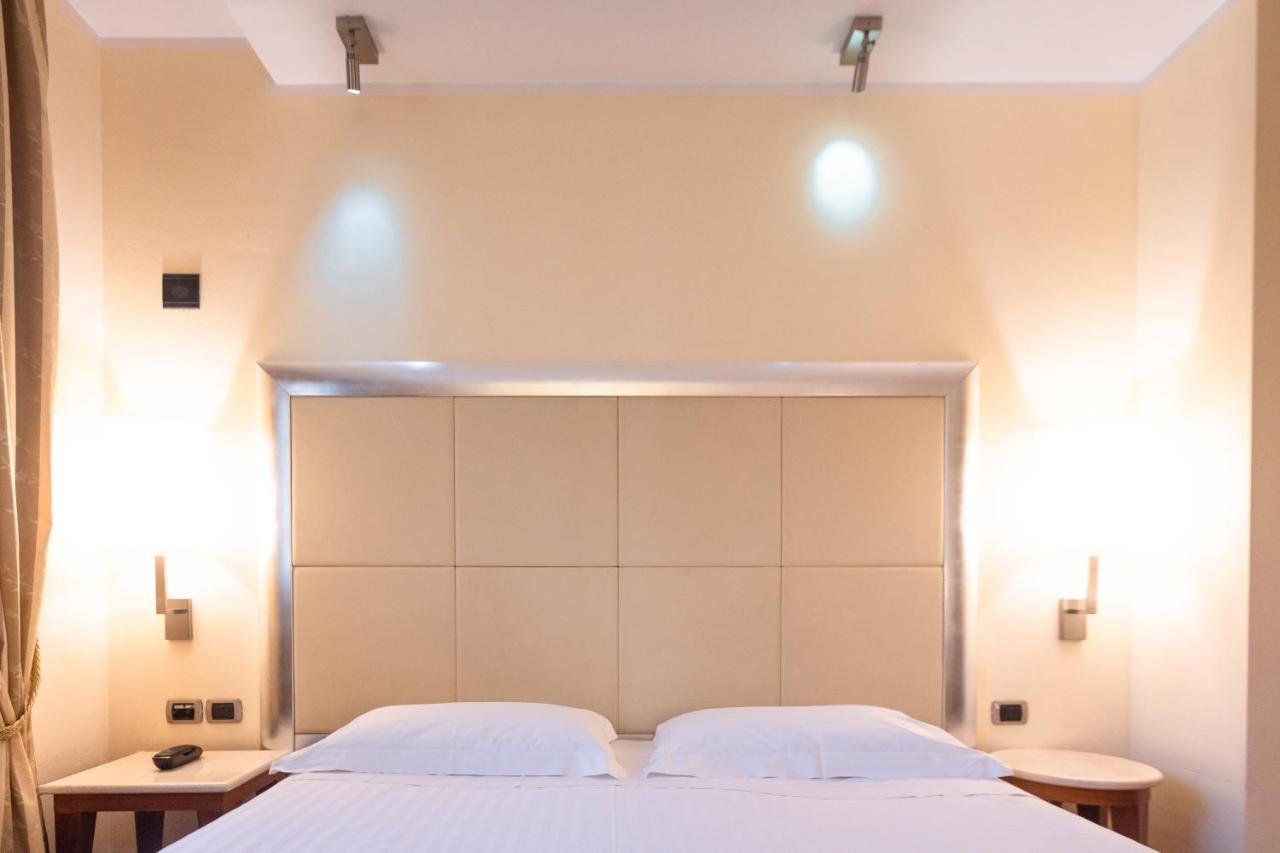 Hotel Airone - Ombrellone Incluso Al Bagno Dolce Vita A Marina Dal 1 Giugno Al 15 Settembre グロッセート エクステリア 写真