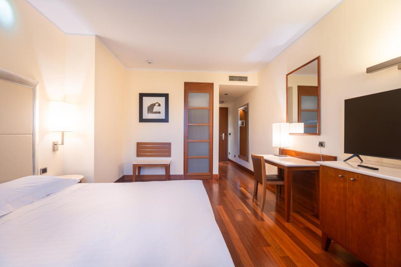 Hotel Airone - Ombrellone Incluso Al Bagno Dolce Vita A Marina Dal 1 Giugno Al 15 Settembre グロッセート エクステリア 写真