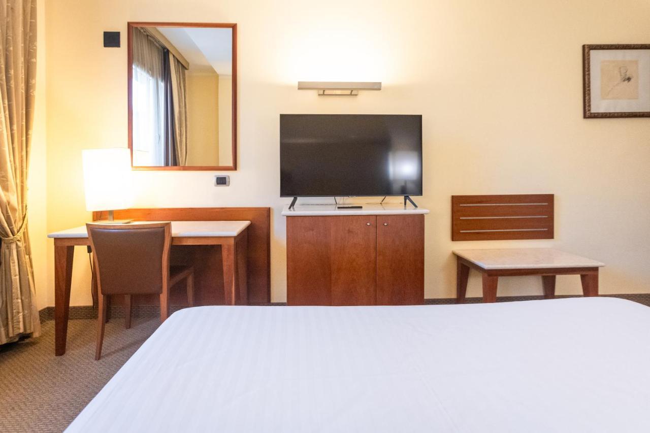 Hotel Airone - Ombrellone Incluso Al Bagno Dolce Vita A Marina Dal 1 Giugno Al 15 Settembre グロッセート エクステリア 写真