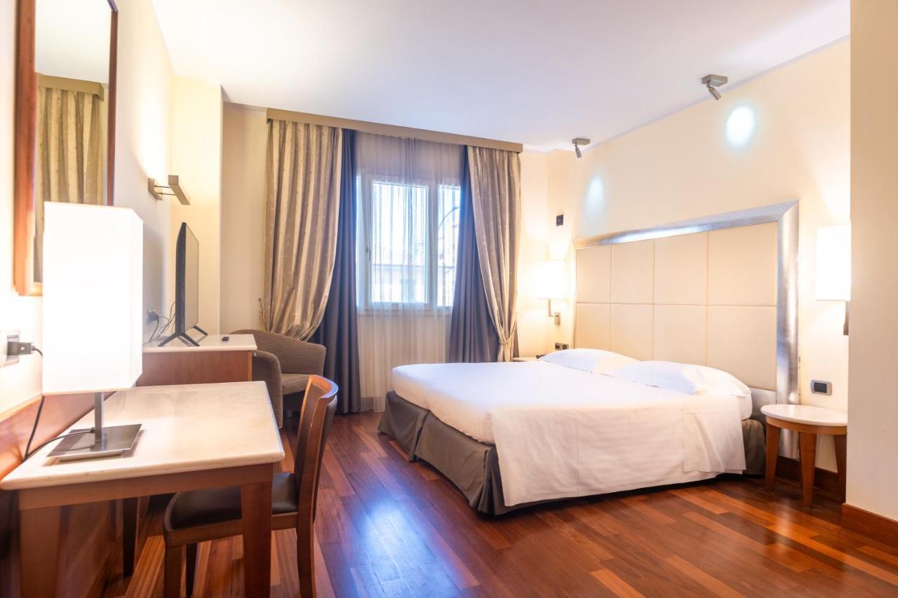 Hotel Airone - Ombrellone Incluso Al Bagno Dolce Vita A Marina Dal 1 Giugno Al 15 Settembre グロッセート エクステリア 写真