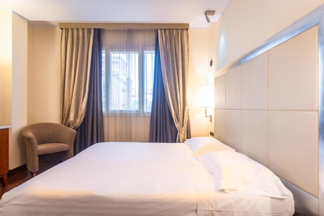 Hotel Airone - Ombrellone Incluso Al Bagno Dolce Vita A Marina Dal 1 Giugno Al 15 Settembre グロッセート エクステリア 写真