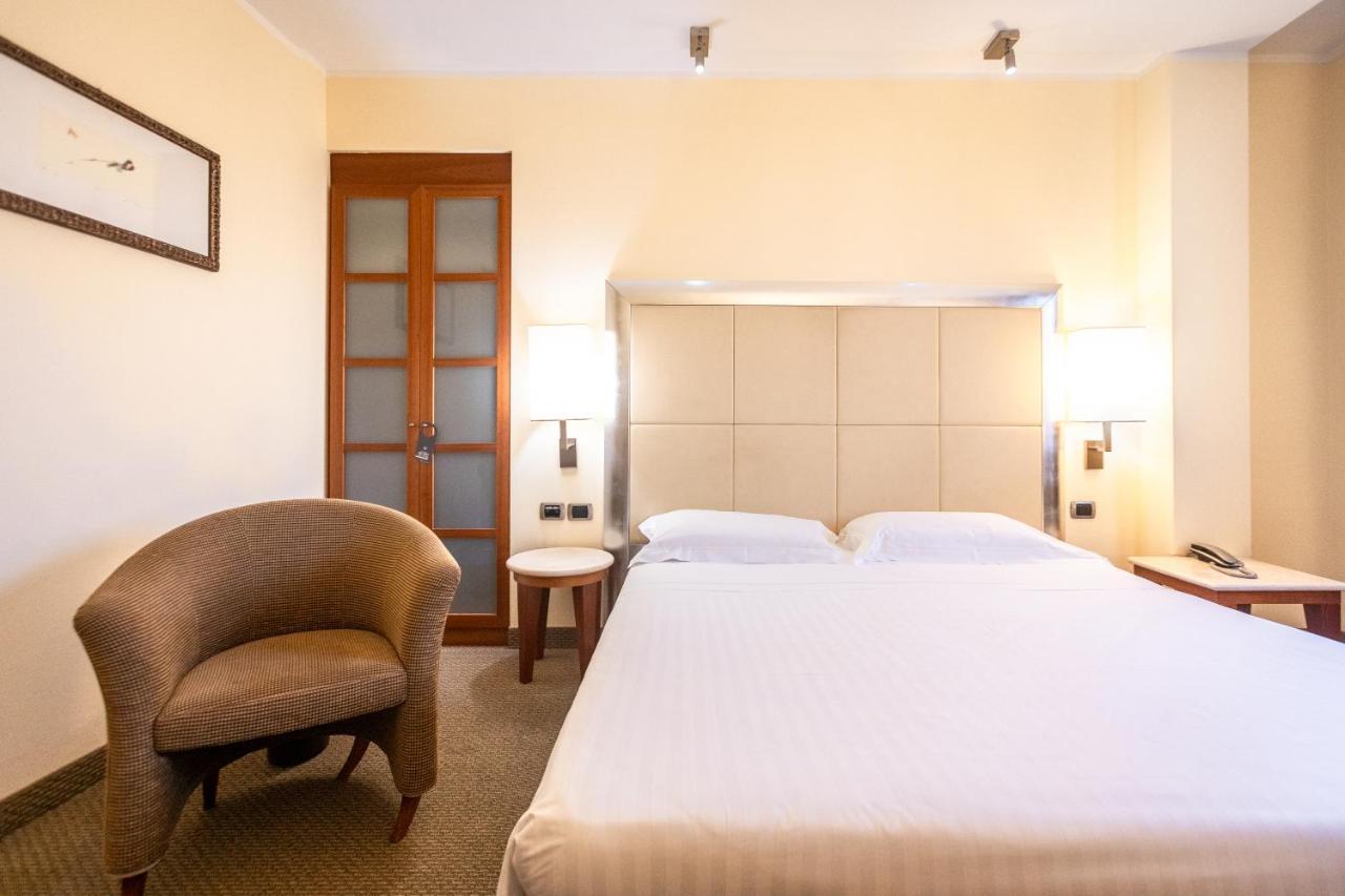 Hotel Airone - Ombrellone Incluso Al Bagno Dolce Vita A Marina Dal 1 Giugno Al 15 Settembre グロッセート エクステリア 写真