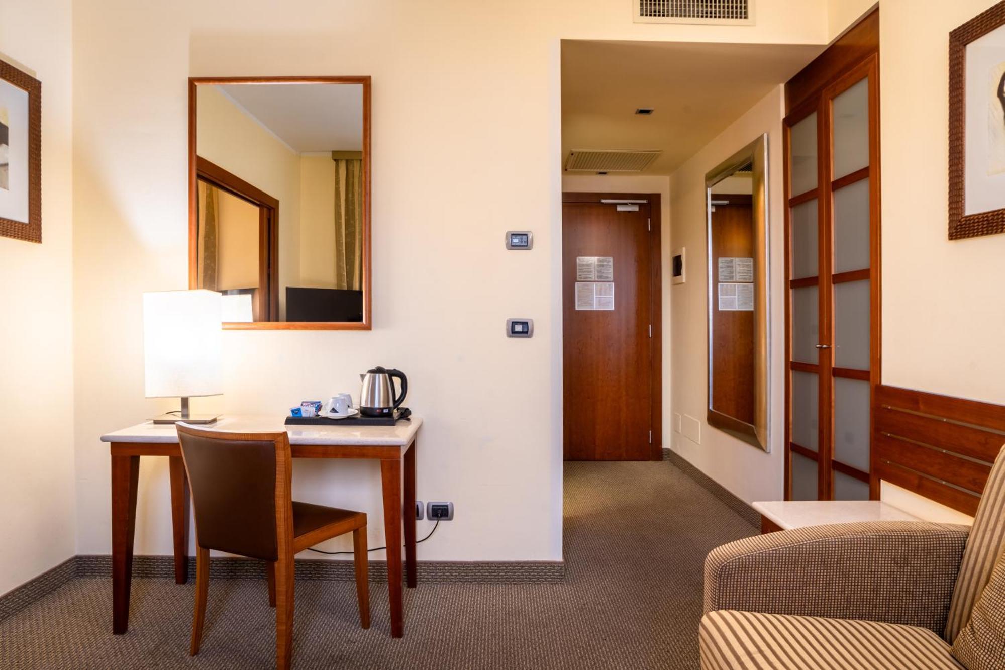 Hotel Airone - Ombrellone Incluso Al Bagno Dolce Vita A Marina Dal 1 Giugno Al 15 Settembre グロッセート エクステリア 写真