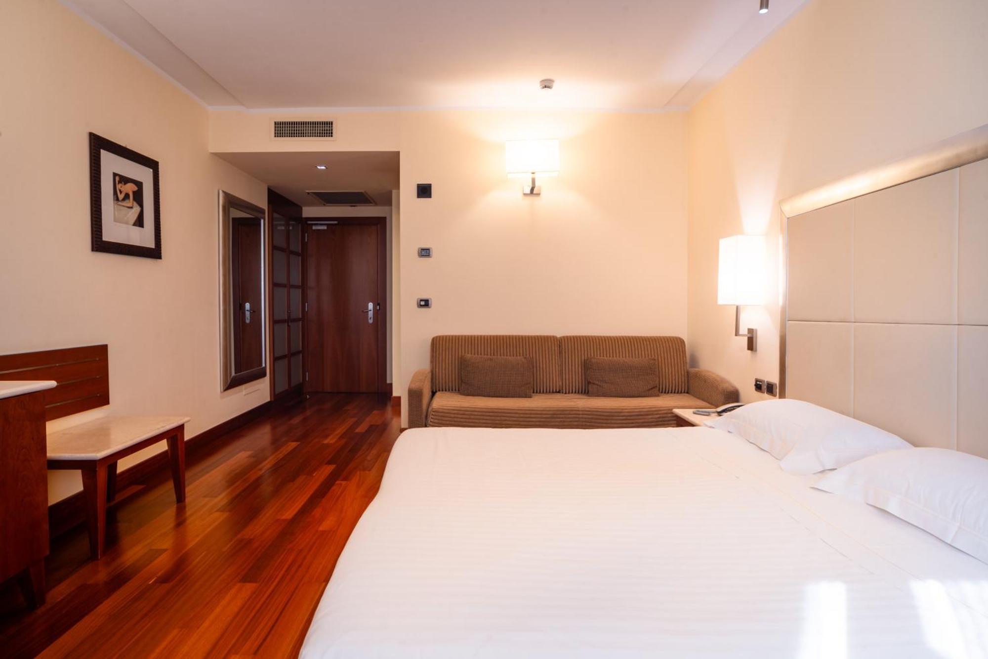 Hotel Airone - Ombrellone Incluso Al Bagno Dolce Vita A Marina Dal 1 Giugno Al 15 Settembre グロッセート エクステリア 写真