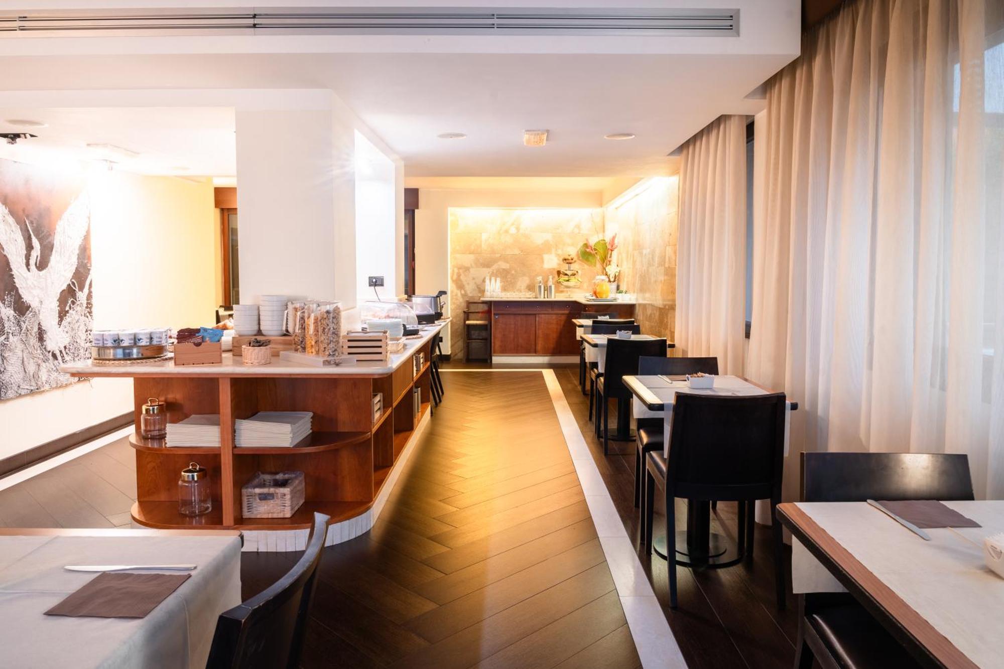 Hotel Airone - Ombrellone Incluso Al Bagno Dolce Vita A Marina Dal 1 Giugno Al 15 Settembre グロッセート エクステリア 写真