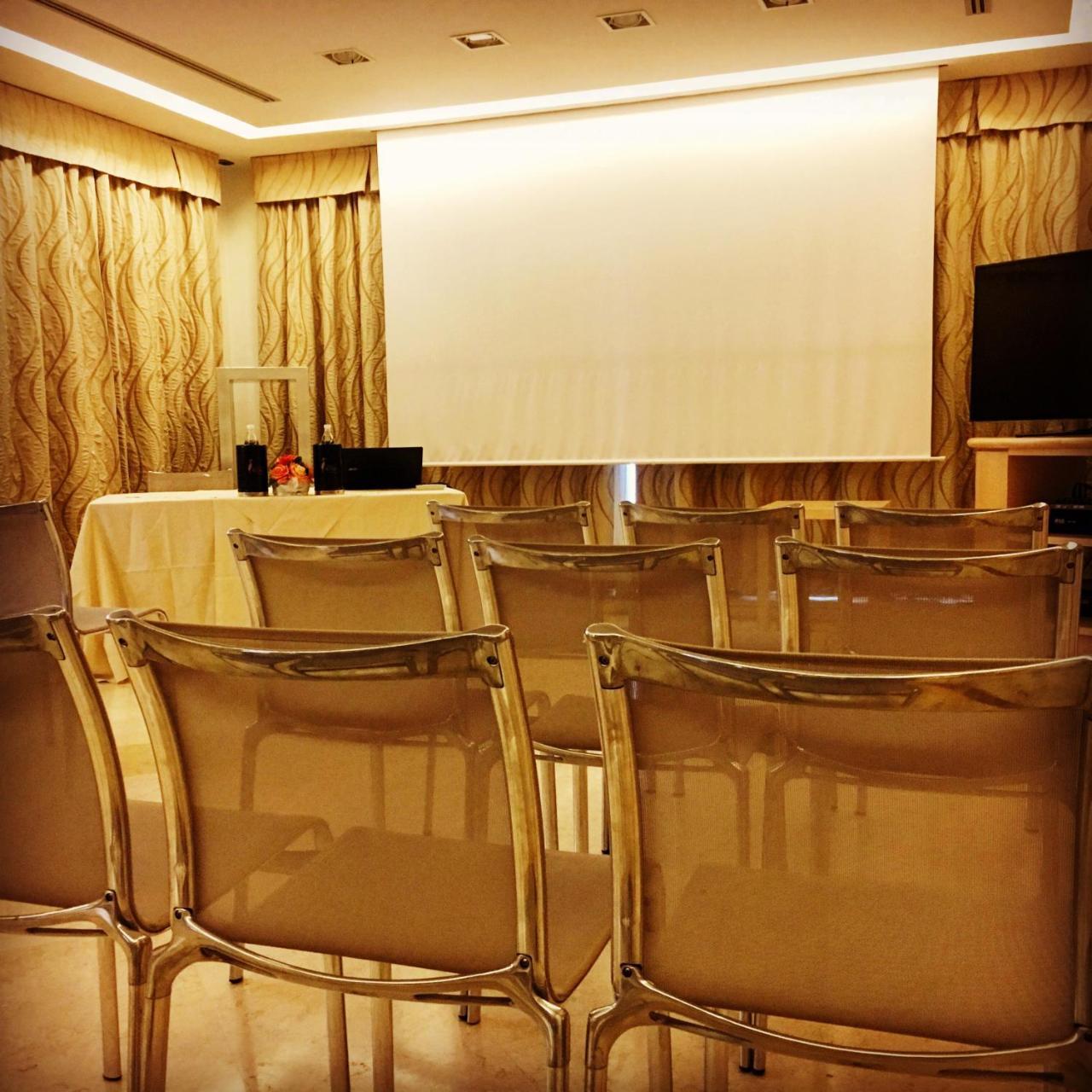 Hotel Airone - Ombrellone Incluso Al Bagno Dolce Vita A Marina Dal 1 Giugno Al 15 Settembre グロッセート エクステリア 写真